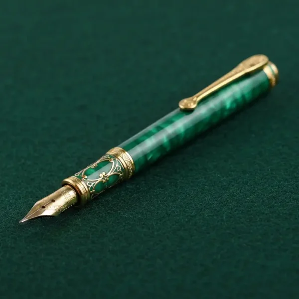 אנשי עסקים ישראלים מנתחים אפשרויות הלוואה למסורבי בנקים